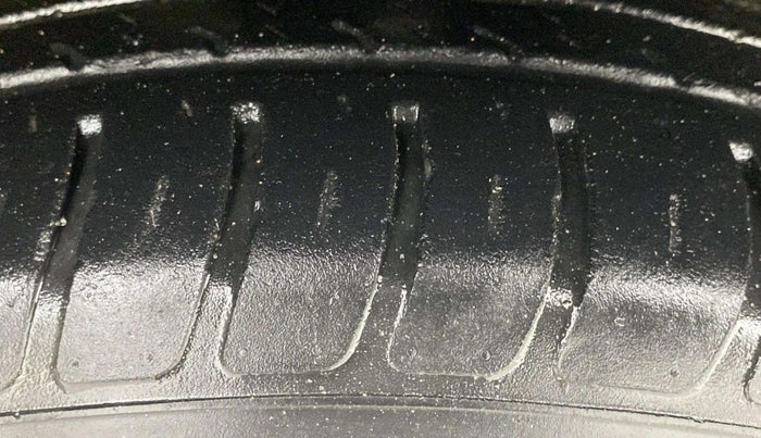 2020 Maruti Dzire VXI AMT, Petrol, Automatic, 27,859 km, Right Front Tyre Tread