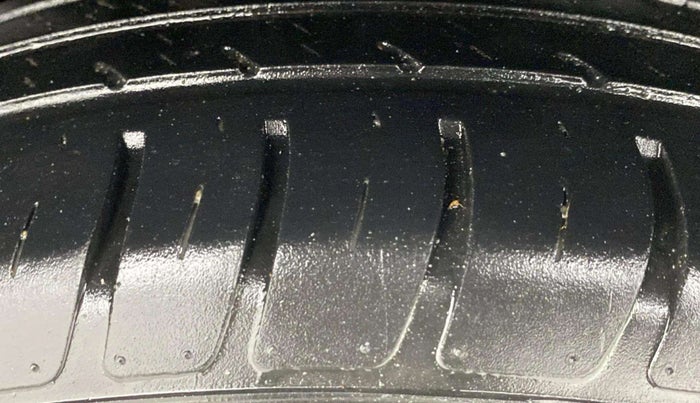 2020 Maruti Dzire VXI AMT, Petrol, Automatic, 27,859 km, Right Rear Tyre Tread