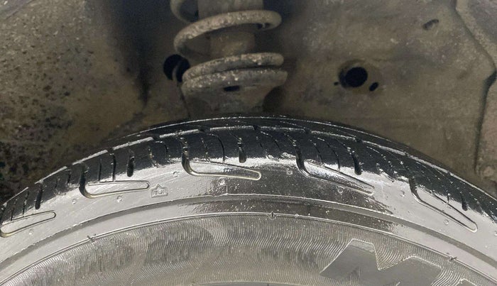 2013 Maruti Wagon R 1.0 LXI CNG, CNG, Manual, 68,736 km, Right Front Tyre Tread