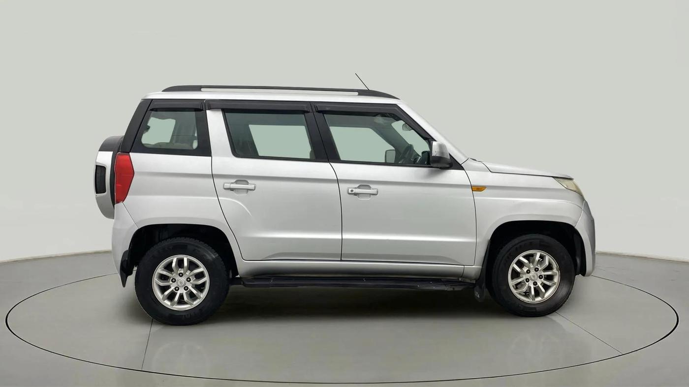 2017 Mahindra TUV300 T8, Diesel, Manual, 59,835 km, Right Side View