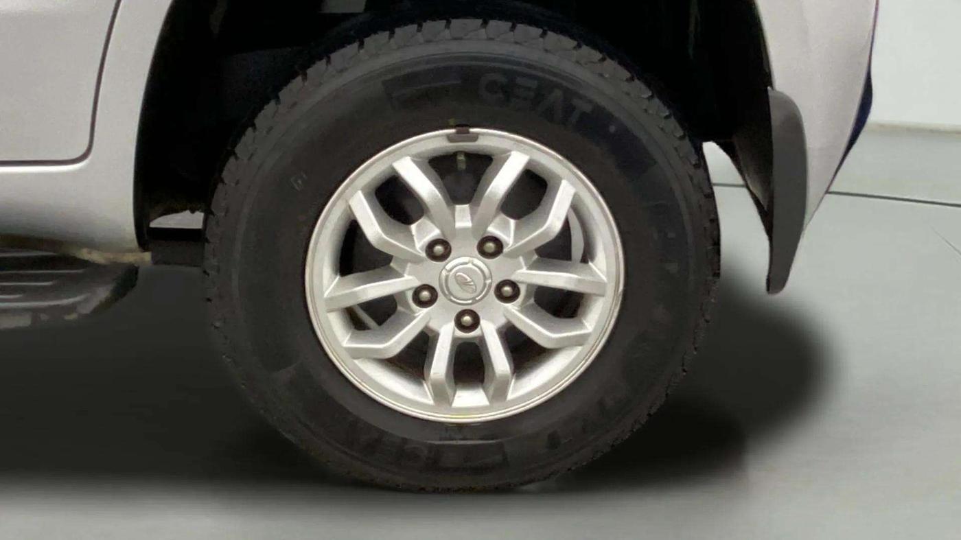 2017 Mahindra TUV300 T8, Diesel, Manual, 59,835 km, Left Rear Wheel