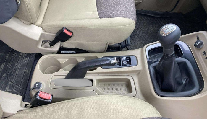 2017 Mahindra TUV300 T8, Diesel, Manual, 59,835 km, Gear Lever