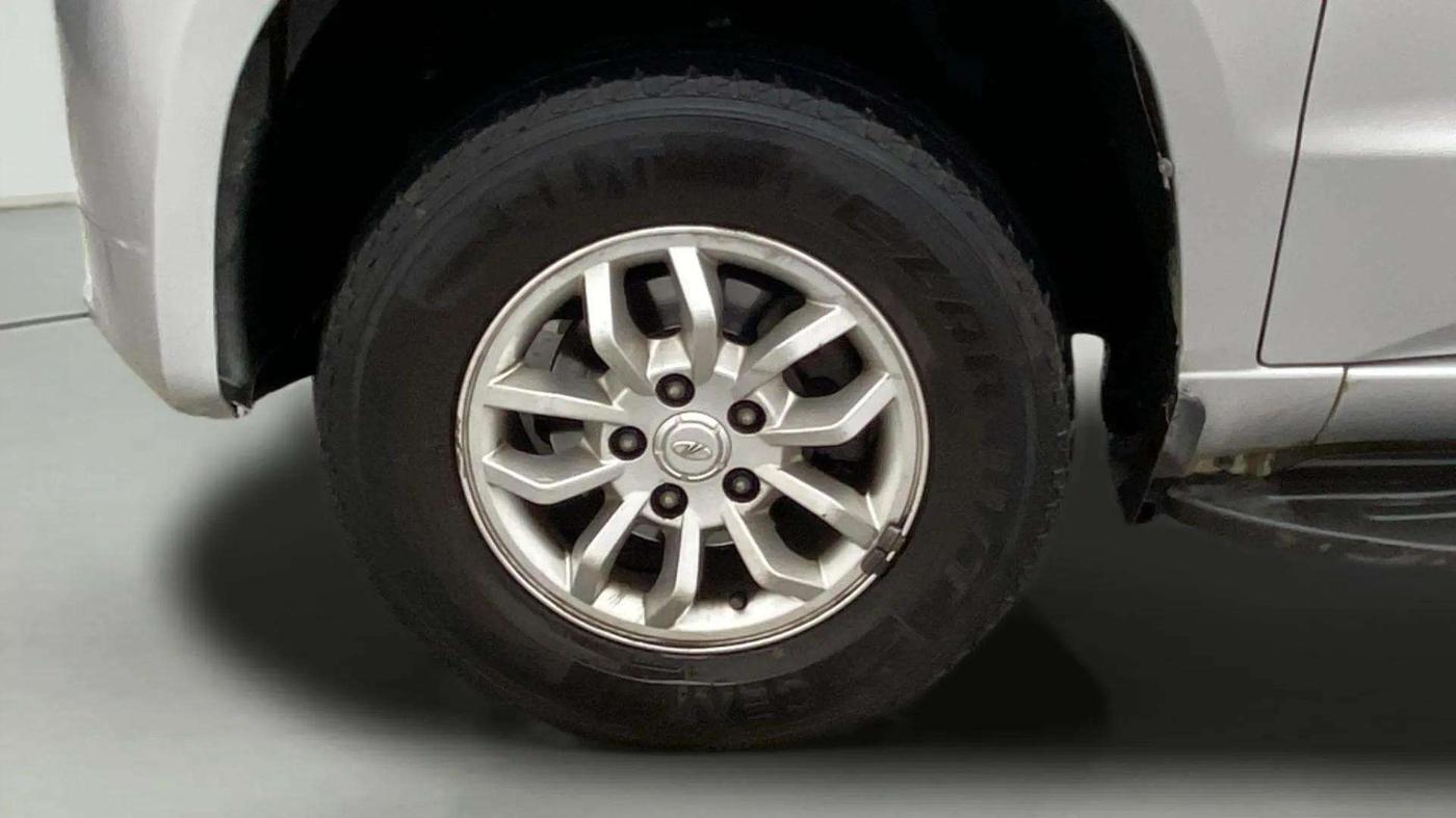 2017 Mahindra TUV300 T8, Diesel, Manual, 59,835 km, Left Front Wheel