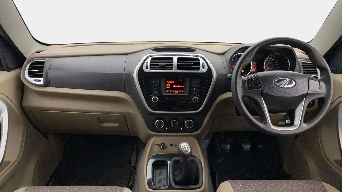 2017 Mahindra TUV300 T8, Diesel, Manual, 59,835 km, Dashboard
