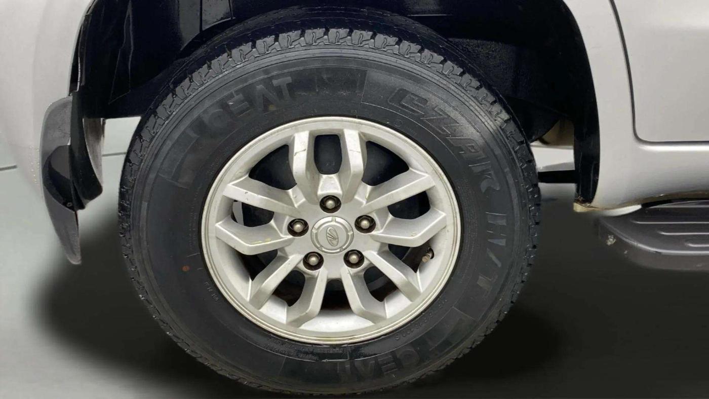 2017 Mahindra TUV300 T8, Diesel, Manual, 59,835 km, Right Rear Wheel