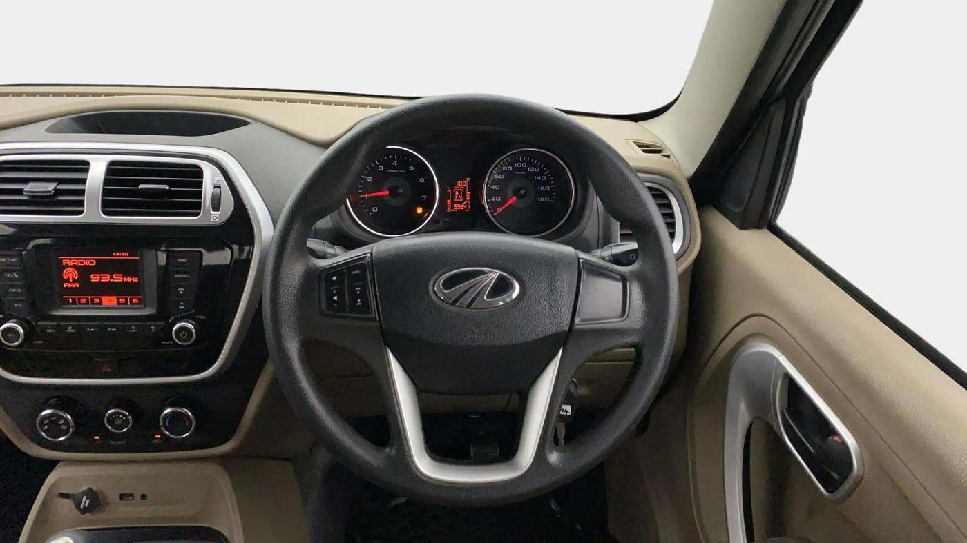 2017 Mahindra TUV300 T8, Diesel, Manual, 59,835 km, Steering Wheel Close Up
