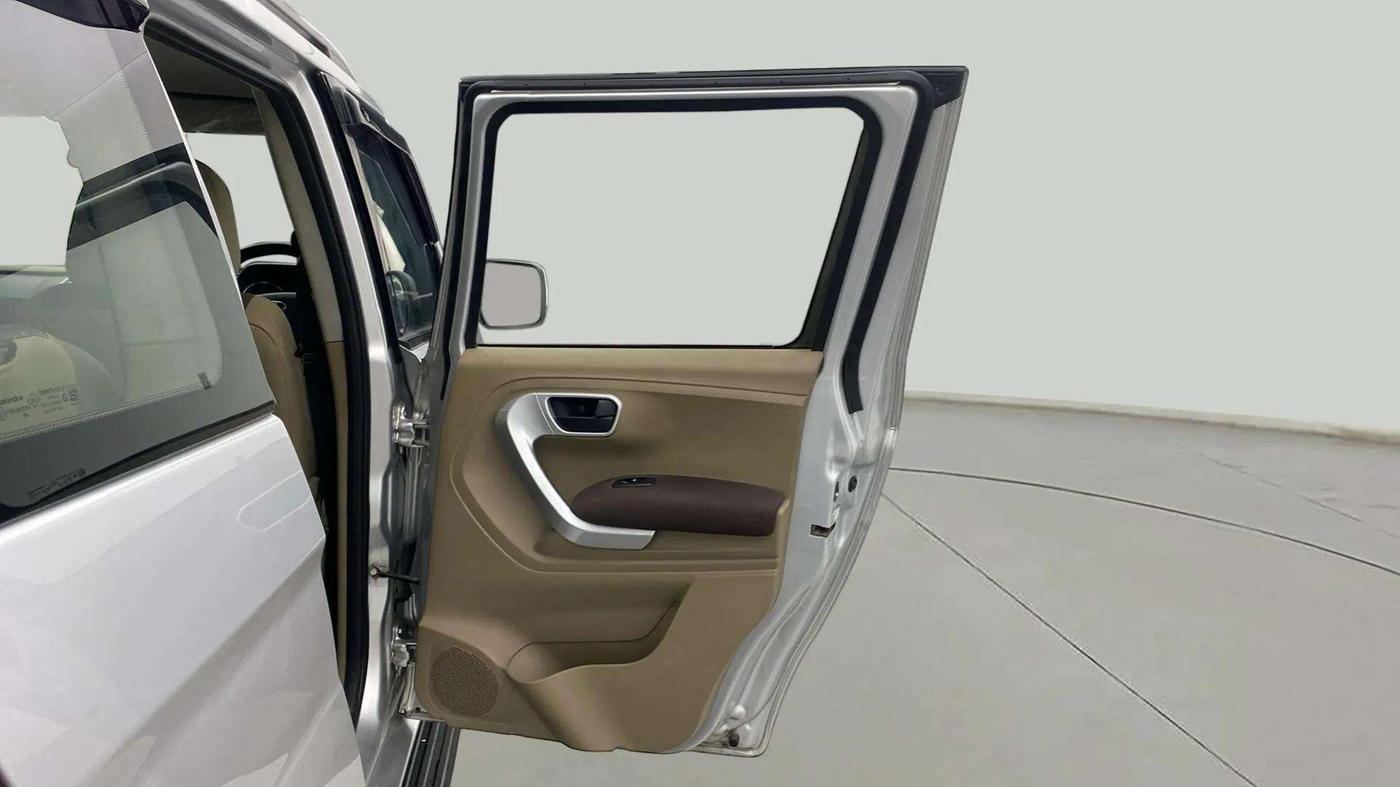 2017 Mahindra TUV300 T8, Diesel, Manual, 59,835 km, RHS Rear Door
