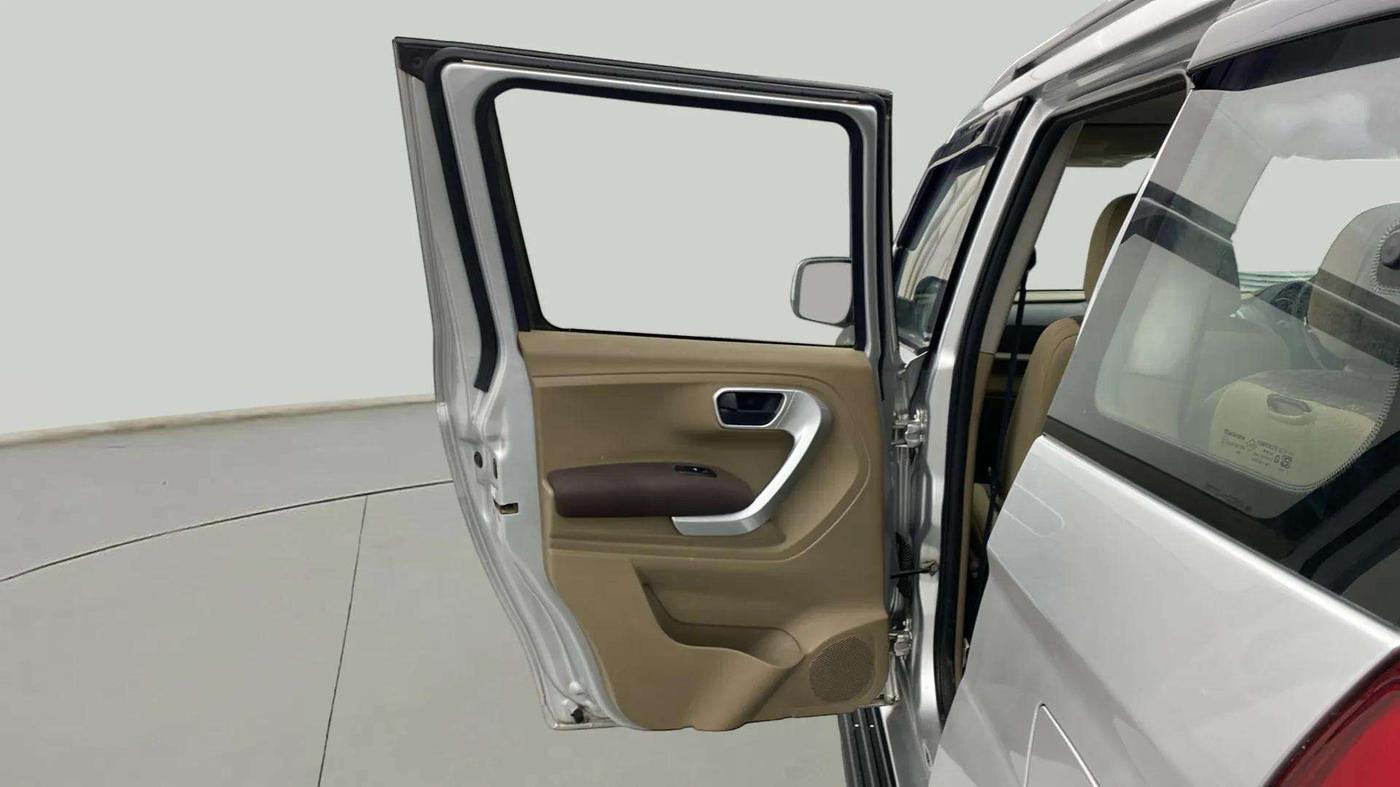 2017 Mahindra TUV300 T8, Diesel, Manual, 59,835 km, LHS Rear Door