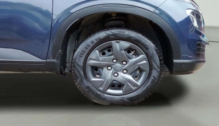 2023 Hyundai VENUE S 1.2, Petrol, Manual, 23,479 km, Right Front Wheel