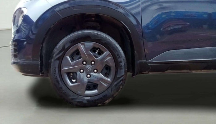 2023 Hyundai VENUE S 1.2, Petrol, Manual, 23,479 km, Left Front Wheel