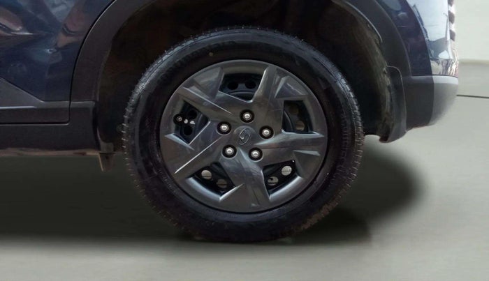 2023 Hyundai VENUE S 1.2, Petrol, Manual, 23,479 km, Left Rear Wheel