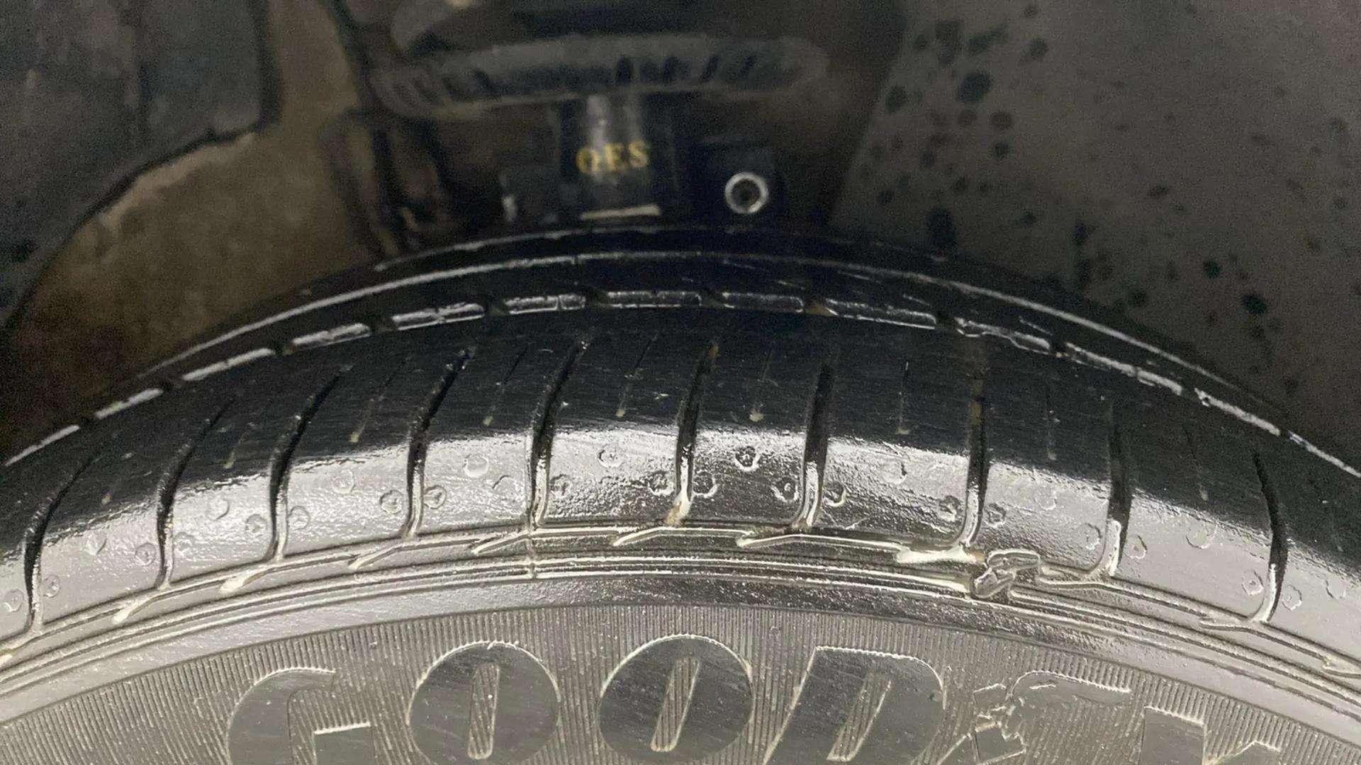RHS-Front-Tyre-Tread-18