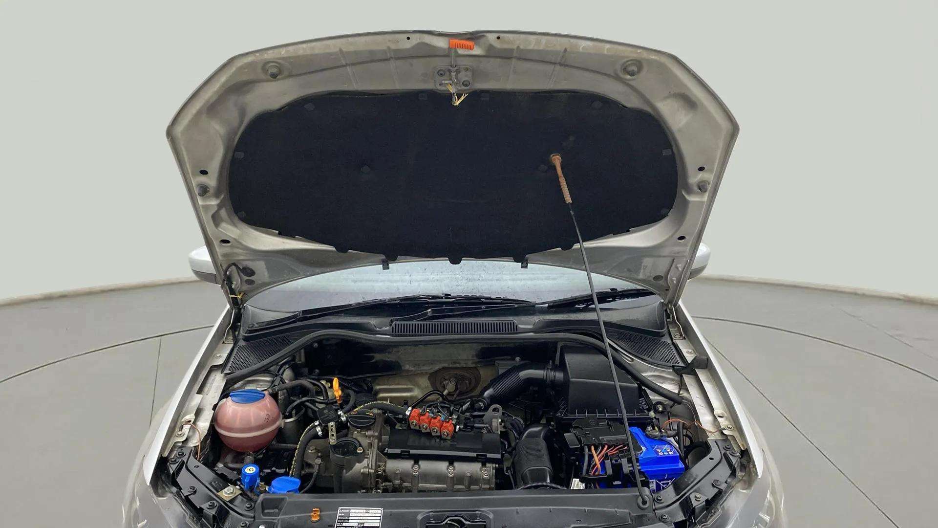 Engine-Full-View-With-Bonnet-Open-13