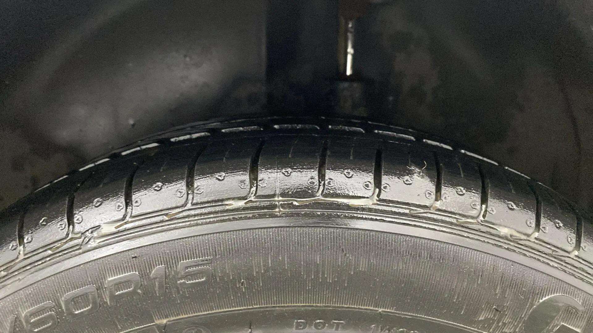 LHS-Rear-Tyre-Tread-21
