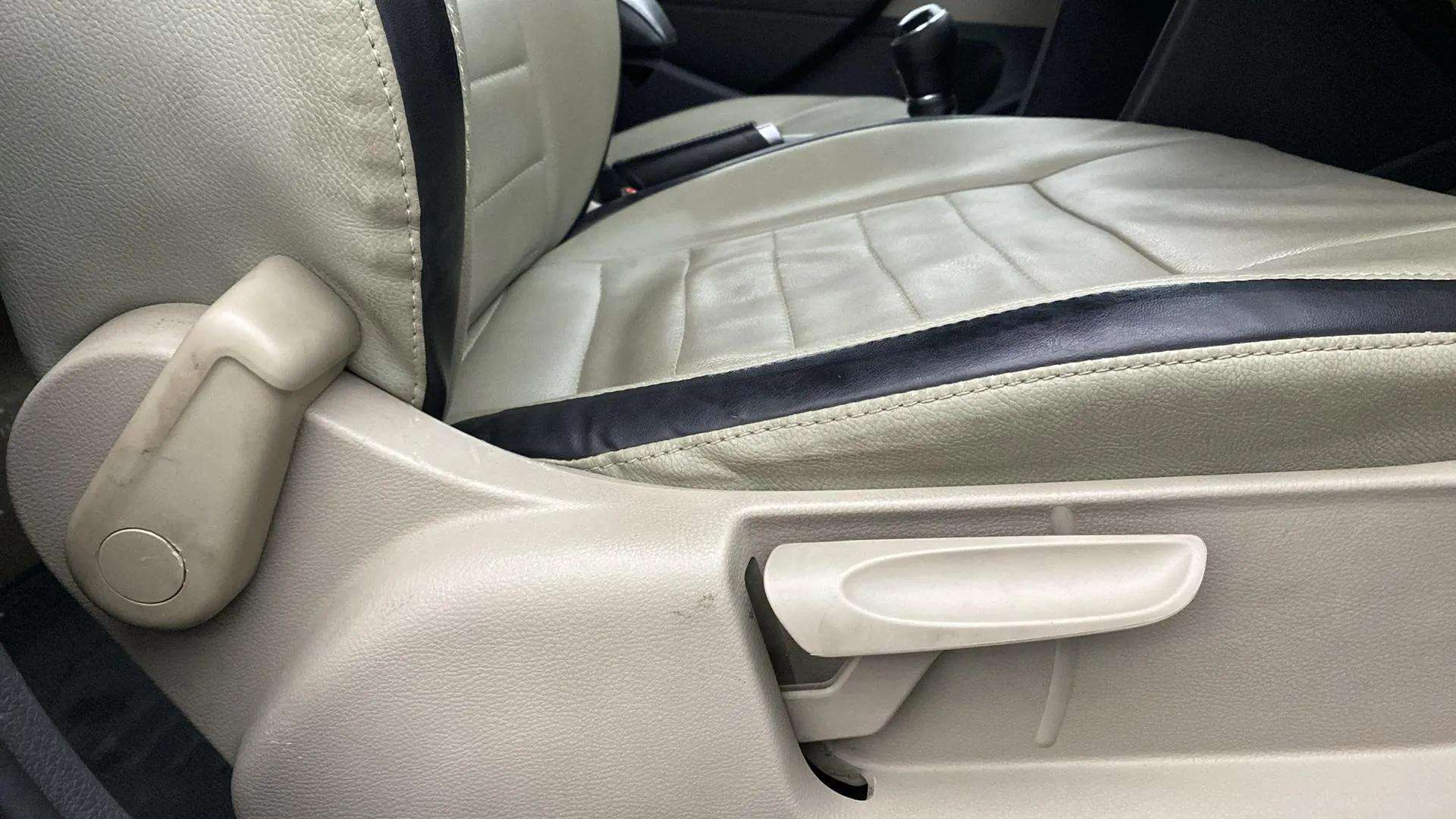 Driver-side-adjustment-panel-40