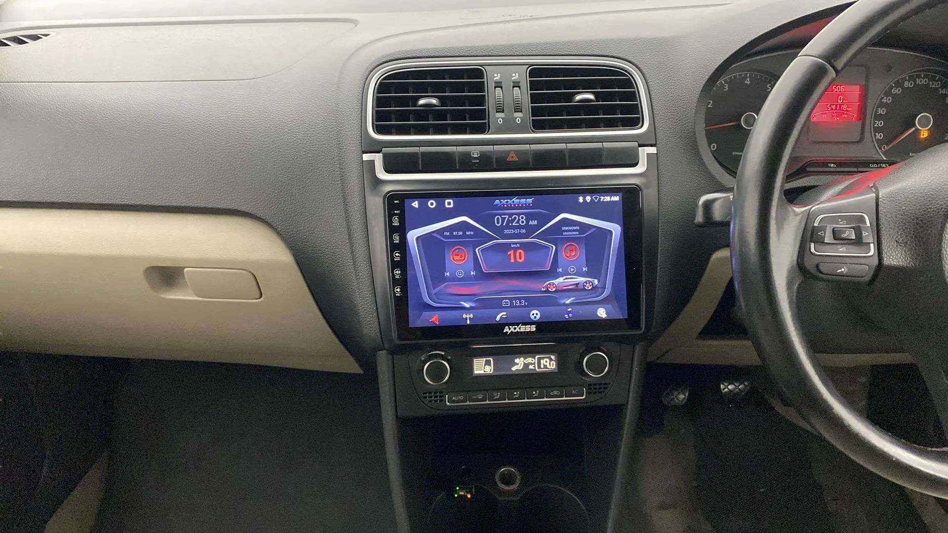Center-console---infotainment-28