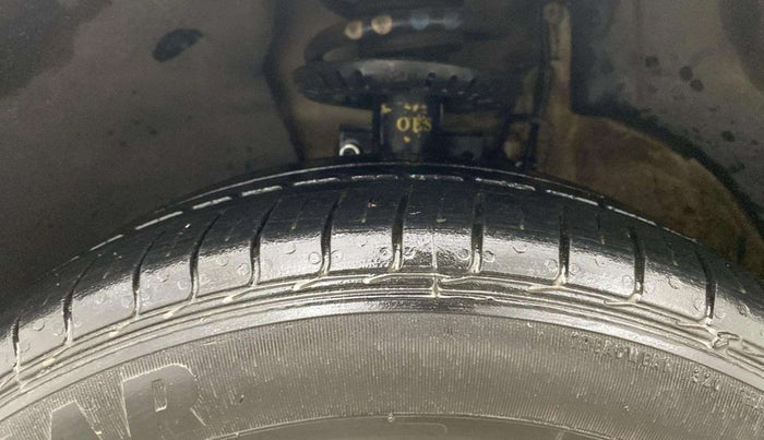 2013 Volkswagen Polo HIGHLINE1.2L, CNG, Manual, 54,107 km, Left Front Tyre Tread