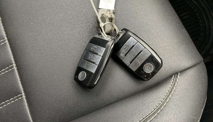 2020 KIA SONET HTX 1.5, Diesel, Manual, 1,12,576 km, Key Close Up