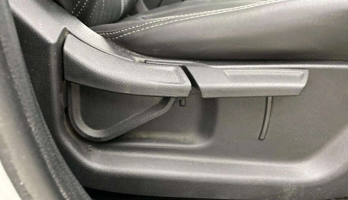 2020 KIA SONET HTX 1.5, Diesel, Manual, 1,12,576 km, Driver Side Adjustment Panel