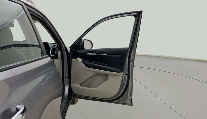 2020 KIA SONET HTX 1.5, Diesel, Manual, 1,12,576 km, RHS Front Door