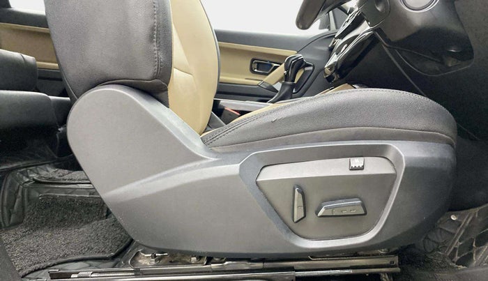 2022 Tata Safari XZA PLUS KAZIRANGA, Diesel, Automatic, 45,287 km, Driver Side Adjustment Panel
