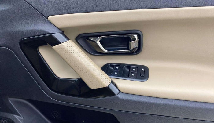 2022 Tata Safari XZA PLUS KAZIRANGA, Diesel, Automatic, 45,287 km, Driver Side Door Panels Control