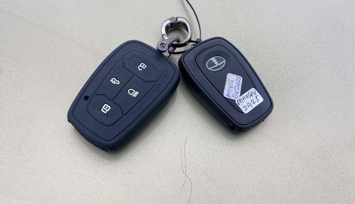 2022 Tata Safari XZA PLUS KAZIRANGA, Diesel, Automatic, 45,287 km, Key Close Up
