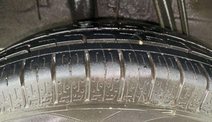 2016 Renault Kwid RXT 0.8, CNG, Manual, 46,969 km, Right Rear Tyre Tread
