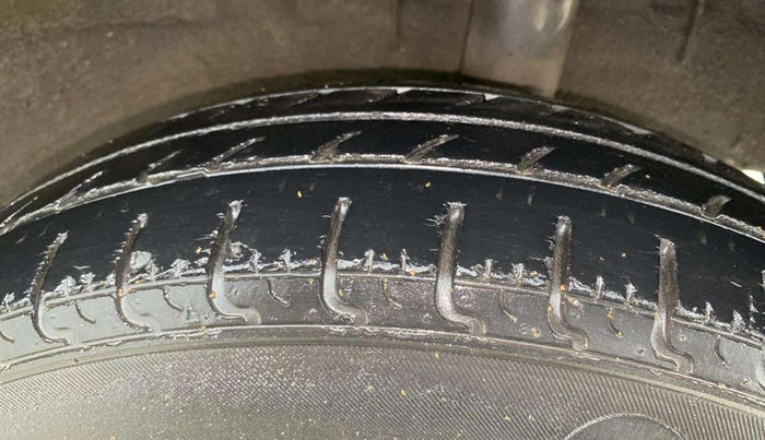 2016 Renault Kwid RXT 0.8, CNG, Manual, 46,969 km, Left Rear Tyre Tread