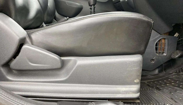 2016 Renault Kwid RXT 0.8, CNG, Manual, 46,969 km, Driver Side Adjustment Panel