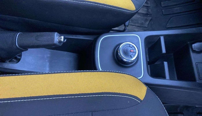 2022 Renault Kwid CLIMBER 1.0 AMT, Petrol, Automatic, 14,214 km, Gear Lever