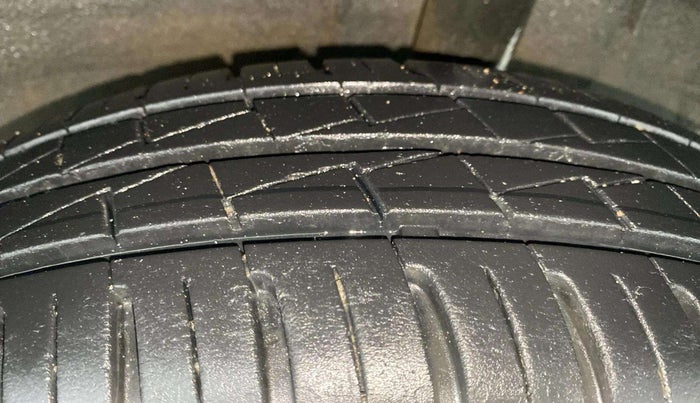 2022 Renault Kwid CLIMBER 1.0 AMT, Petrol, Automatic, 14,214 km, Left Rear Tyre Tread