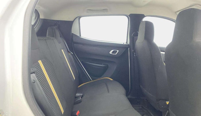 2022 Renault Kwid CLIMBER 1.0 AMT, Petrol, Automatic, 14,214 km, Right Side Rear Door Cabin