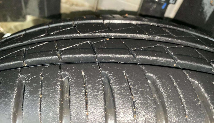 2022 Renault Kwid CLIMBER 1.0 AMT, Petrol, Automatic, 14,214 km, Left Front Tyre Tread