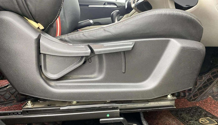 2021 KIA SONET HTX 1.0 IMT, Petrol, Manual, 30,370 km, Driver Side Adjustment Panel