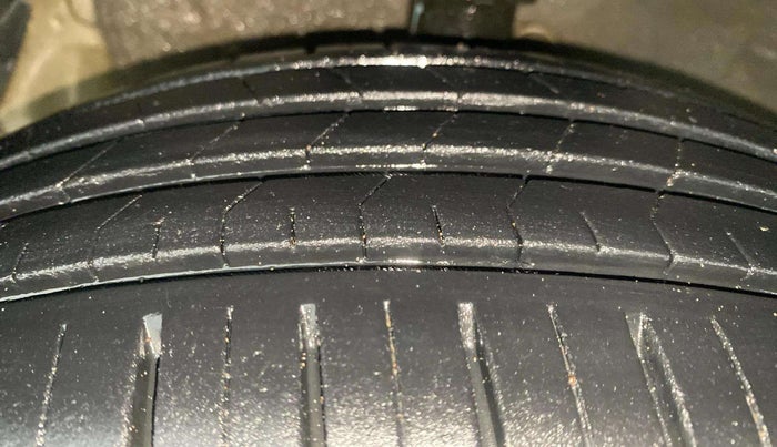 2014 Hyundai Elite i20 MAGNA 1.2, Petrol, Manual, 76,348 km, Left Front Tyre Tread