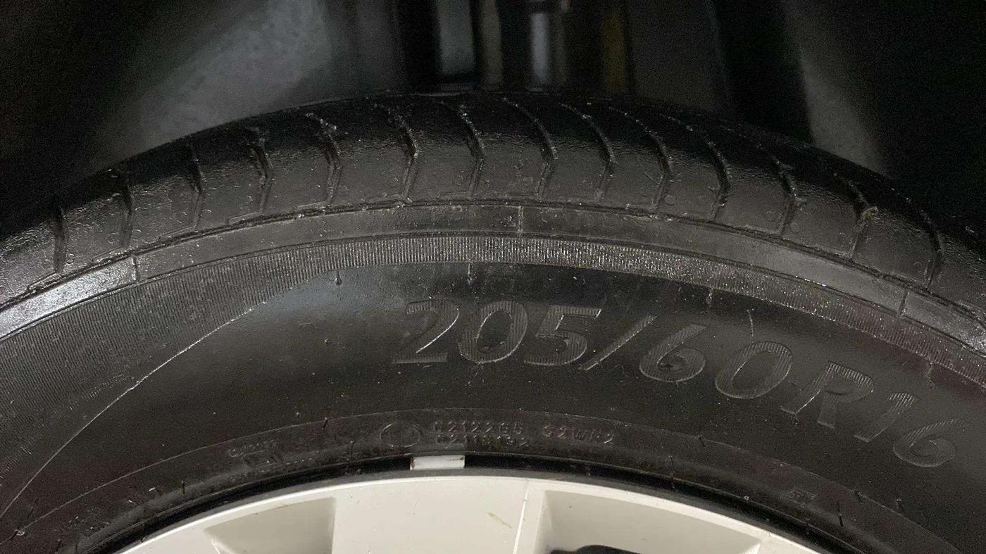 2023 Volkswagen TAIGUN COMFORTLINE 1.0 TSI MT, Petrol, Manual, 15,450 km, Left Rear Tyre Tread