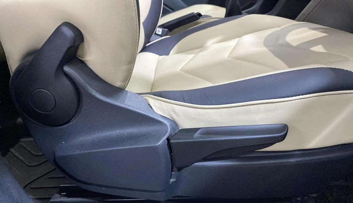 2023 Volkswagen TAIGUN COMFORTLINE 1.0 TSI MT, Petrol, Manual, 15,450 km, Driver Side Adjustment Panel