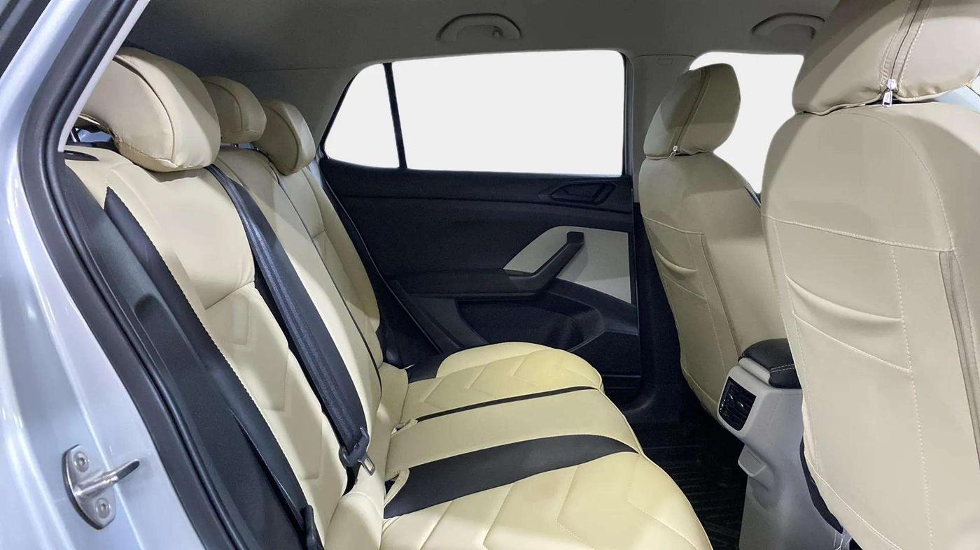 2023 Volkswagen TAIGUN COMFORTLINE 1.0 TSI MT, Petrol, Manual, 15,450 km, Right Side Rear Door Cabin