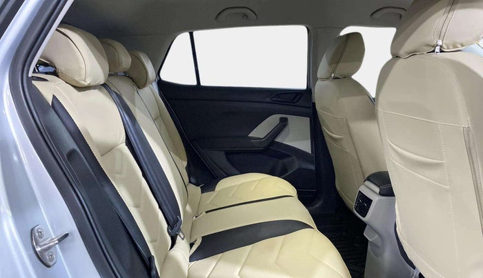 2023 Volkswagen TAIGUN COMFORTLINE 1.0 TSI MT, Petrol, Manual, 15,450 km, Right Side Rear Door Cabin