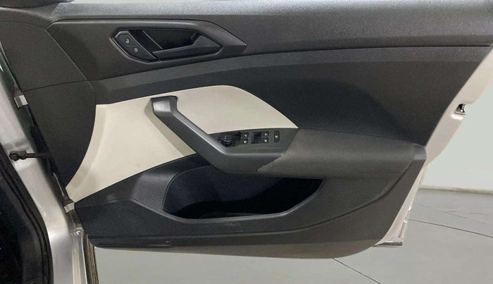 2023 Volkswagen TAIGUN COMFORTLINE 1.0 TSI MT, Petrol, Manual, 15,450 km, Driver Side Door Panels Control