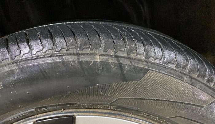 2023 Nissan MAGNITE XL, Petrol, Manual, 29,336 km, Right Rear Tyre Tread