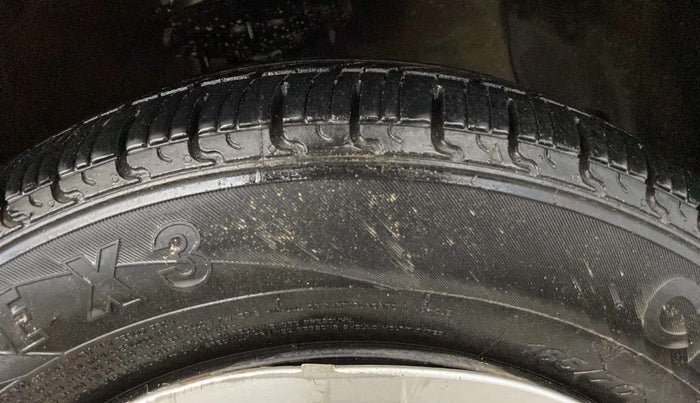 2015 Hyundai Xcent S 1.2, Petrol, Manual, 75,614 km, Right Front Tyre Tread