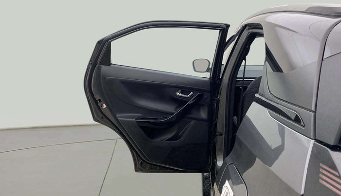 2024 Tata NEXON FEARLESS + SUNROOF DCA DUAL TONE 1.2 PETROL, Petrol, Automatic, 1,668 km, LHS Rear Door