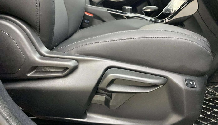 2024 Tata NEXON FEARLESS + SUNROOF DCA DUAL TONE 1.2 PETROL, Petrol, Automatic, 1,668 km, Driver Side Adjustment Panel