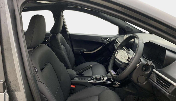 2024 Tata NEXON FEARLESS + SUNROOF DCA DUAL TONE 1.2 PETROL, Petrol, Automatic, 1,668 km, Right Side Front Door Cabin
