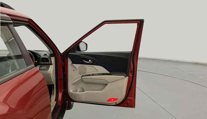 2019 Mahindra XUV300 W8 1.2 PETROL, Petrol, Manual, 75,152 km, RHS Front Door