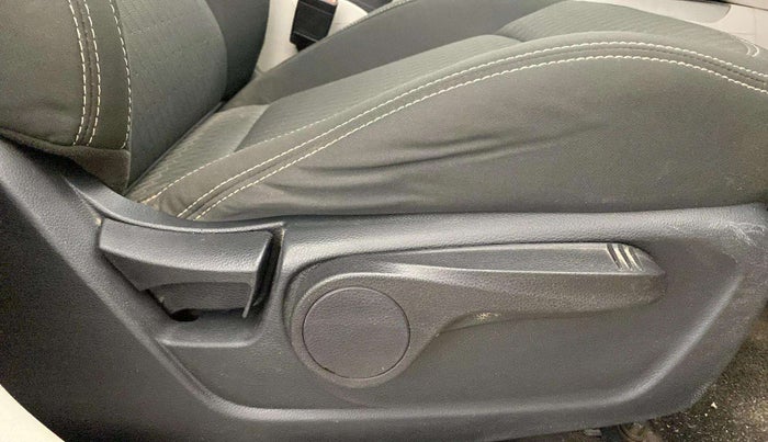 2019 Mahindra XUV300 W8 1.2 PETROL, Petrol, Manual, 75,152 km, Driver Side Adjustment Panel