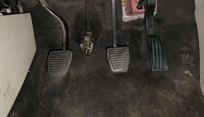 2019 Mahindra XUV300 W8 1.2 PETROL, Petrol, Manual, 75,152 km, Pedals