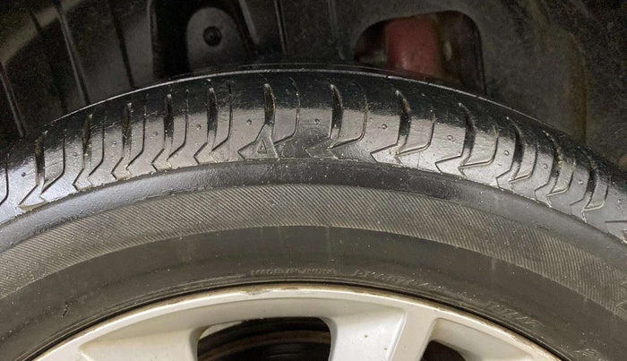 2019 Mahindra XUV300 W8 1.2 PETROL, Petrol, Manual, 75,152 km, Right Rear Tyre Tread